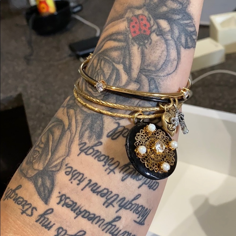 Juicy couture women bracelets